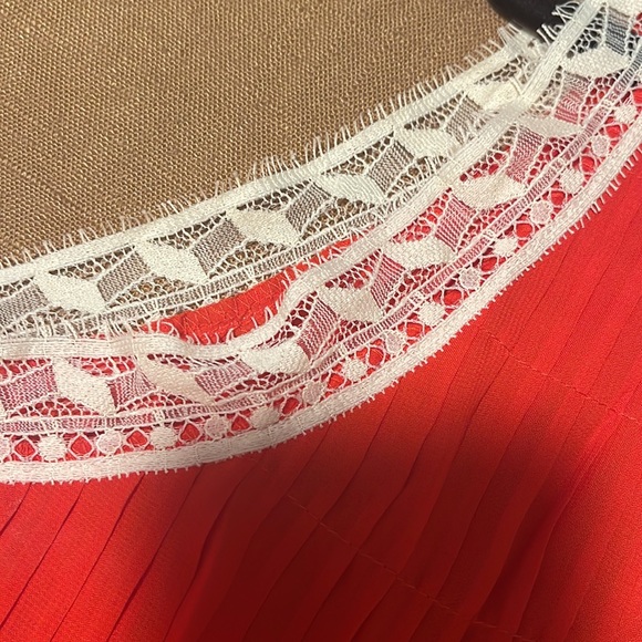 Romeo & Juliet Red Tank with Lace detail - M - Picture 7 of 7